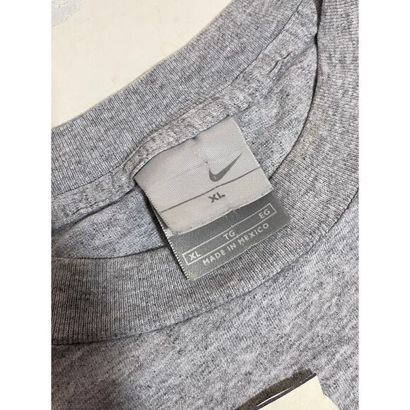 Vintage Y2K Nike Silver Tag Swoosh T-Shirt Fits Size Adult XL Gray - Picture 5 of 8